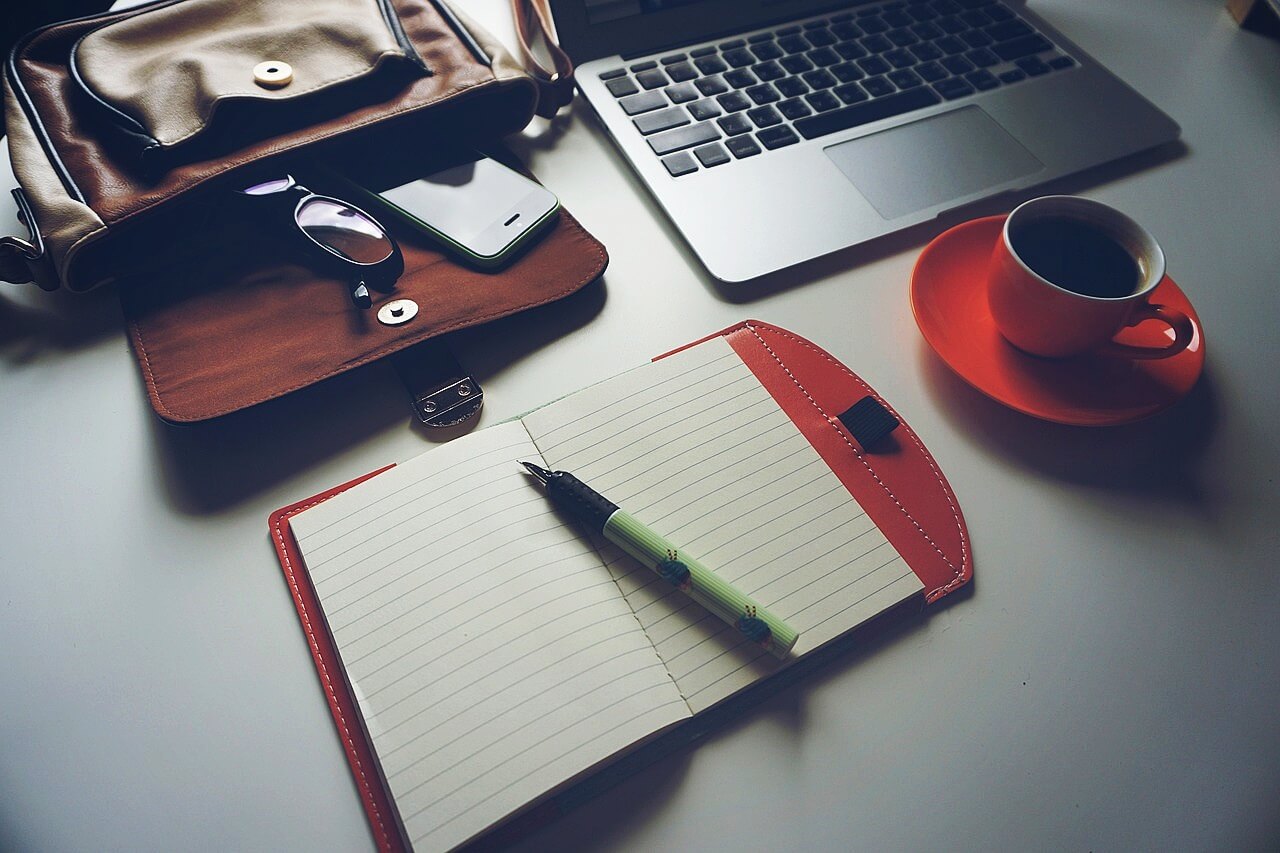 do-docking-stations-charge-laptops-everything-you-need-to-know